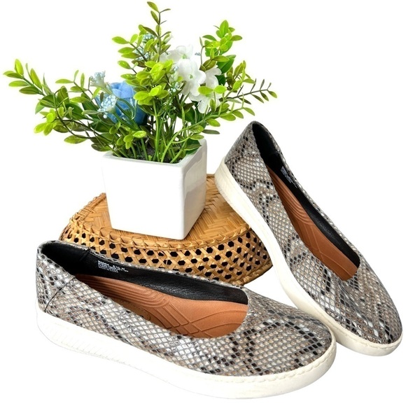 Baretraps Nadra Rebound Snakskin Python Print Women's Ballet Flats Size 5.5 - Picture 1 of 17